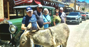 Couple From Oklahoma Drive Their 100-Year-Old Car On Route 66 All the Way to California