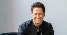 Wes Hampton Marks 20 Years with The Gaither Vocal Band