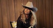 Anne Wilson Extends 'The STARS Tour' Into Fall 2026 With 25 New Dates