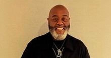 Darwin Hobbs Releases Soulful Live Performance of Worship Classic 'Be Glorified'