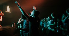 9,000 College Students Join Together to Worship Jesus at University of Oklahoma