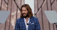 Jonathan Roumie Calls on Americans to Return to Prayer: ‘It’s Been at the Center of My Life’