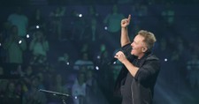 Chris Tomlin Reminds Us Why the King Is Still the King