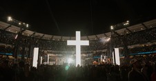 30,000 Pack Angel Stadium to Hear Gospel as Greg Laurie Sees 'Hunger' for God