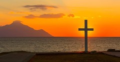 1 Cross, 1 Savior, 7 POWERFUL Sayings—THIS is How Much He Loves