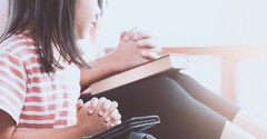12 Easy Prayers to Say with Kids at Bedtime