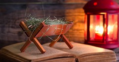 A Prayer of Wonder at the Manger - Your Daily Prayer - December 3