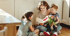 9 Beautiful Prayers for Moms This Mother's Day