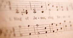 20 Thanksgiving Hymns to Express Gratitude and Praise