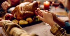 25 Short Thanksgiving Prayers and Blessings to Give Thanks 