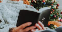 7 Christmas Scripture Readings and Prayers to Guide Your Holiday Quiet Time