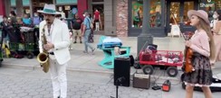 2 Street Musicians Perform Chilling Rendition Of 'Hallelujah' 