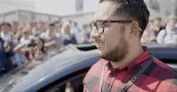 Students Surprise Teacher Who Commutes Miles on Scooter With New Car