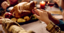 25 Short Thanksgiving Prayers and Blessings to Give Thanks 