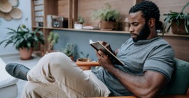 Pros and Cons of Reading a Devotional