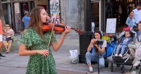 Teen Violinist’s Beautiful Cover of 'Dust in the Wind'