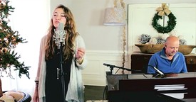 'Light of the World' Lauren Daigle Christmas Performance 
