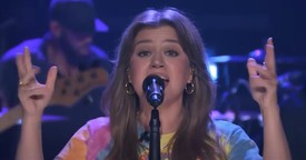 Kelly Clarkson Nails Iconic Beatles Hit ‘Come Together’ in Electrifying Performance