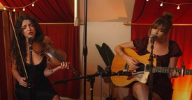 Duo’s Beautiful Rendition of ‘Knockin’ on Heaven’s Door’