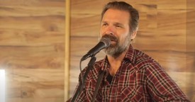 Mac Powell Delivers a Soul-Stirring Rendition of ‘Victory In Jesus’