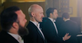 ‘Hallelujah’ Meets ‘You Raise Me Up’ in This Powerful Mashup Performance