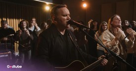 Matt Redman and Charity Gayle Sing ‘Let Me See Jesus’ and ‘Turn Your Eyes Upon Jesus’