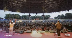 Thousands Join Together for Breathtaking Rendition of ‘Hallelujah’