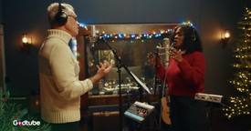 Steven Curtis Chapman and CeCe Winans ‘Christmas Is All in the Heart’ Duet