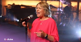 Worship Team's Powerful Performance of CeCe Winans’ ‘That’s My King’