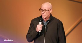 This Comedian Delivers One-Liners So Good, You’ll Replay Them