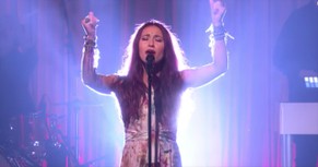 Lauren Daigle Sings 'Still Rolling Stones' On Popular Talk Show