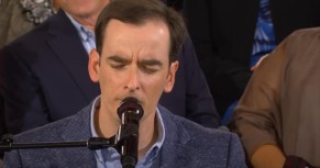 Powerful and Moving Rendition of ‘The Old Rugged Cross’