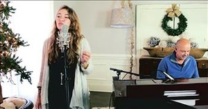 'Light of the World' Lauren Daigle Christmas Performance 