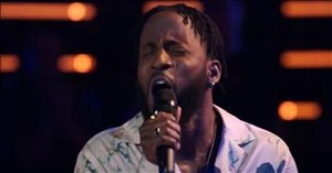 Man's Electrifying Rendition of Journey's 'Lights' Gets 4-Chair Turn