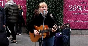 Street Performer's Delightful 'Jolene' Cover