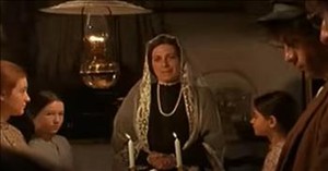 ‘Fiddler on the Roof’ Family Shares a Moving Prayer Around the Table