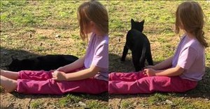 Little Girl and Cat Team Up for the Most Adorable Duet