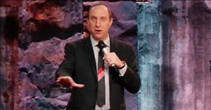 Comedian Has Everyone Laughing with Jokes about Aging