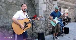 Buskers Turn Heads with Stunning Cover of CCR’s ‘Bad Moon Rising’