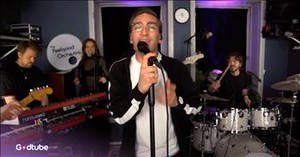 Stunning Rendition of Kenny Loggins’ Classic ‘Footloose’