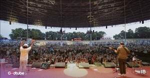 Thousands Join Together for Breathtaking Rendition of ‘Hallelujah’