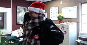 Single Mom Can’t Hold Back Tears After Heartwarming Secret Santa Surprise