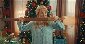 Many Mothers Will Relate to This Laugh-Out-Loud SNL Christmas Skit