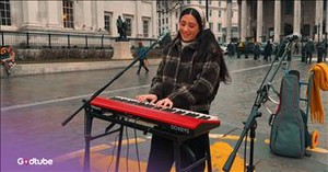 Busker's Lovely Rendition of Billy Joel’s ‘Piano Man’