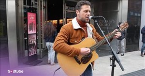 Busker Stuns with Rendition of CCR's 'Proud Mary'