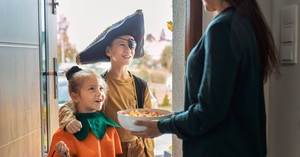 9 Ways to Serve Your Neighbors This Halloween