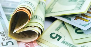 10 Signs You Love Money Too Much