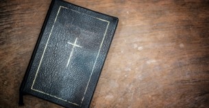 Bible Sales Hit Record High in U.S. in 2025 as Americans Seek Hope in Uncertain Times