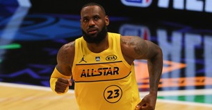 LeBron James Says NBA Ballboy’s ‘Jesus Loves You’ Message Moved Him