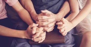 Less Than 1/3rd of Parents Pray With Their Kids